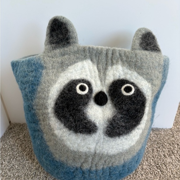 indaba Wool Small Kids Baby Racoon Bin Basket Made in Nepal - Picture 2 of 9